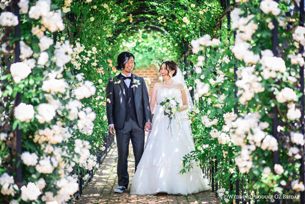 好きなドレスを2着選んで「満開ローズガーデンでフォト婚」5月限定