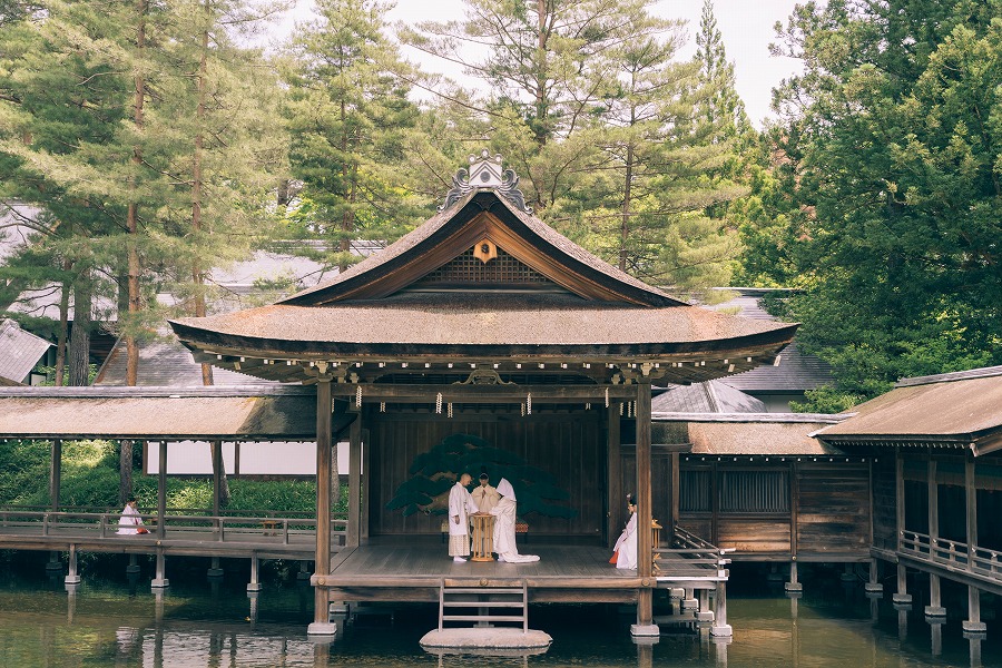 身曾岐神社とのコラボ！
神社で神様に誓う「神前挙式」×「ル・ピオニエ」でのパーティー
