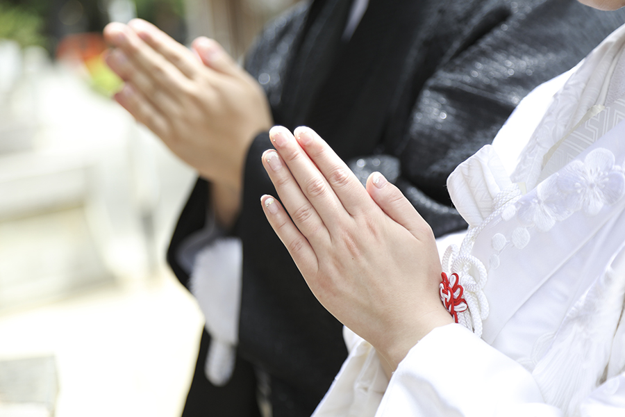 近隣神社とのコラボ！
神社で神様に誓う「神前挙式」×「談露館」でのパーティー