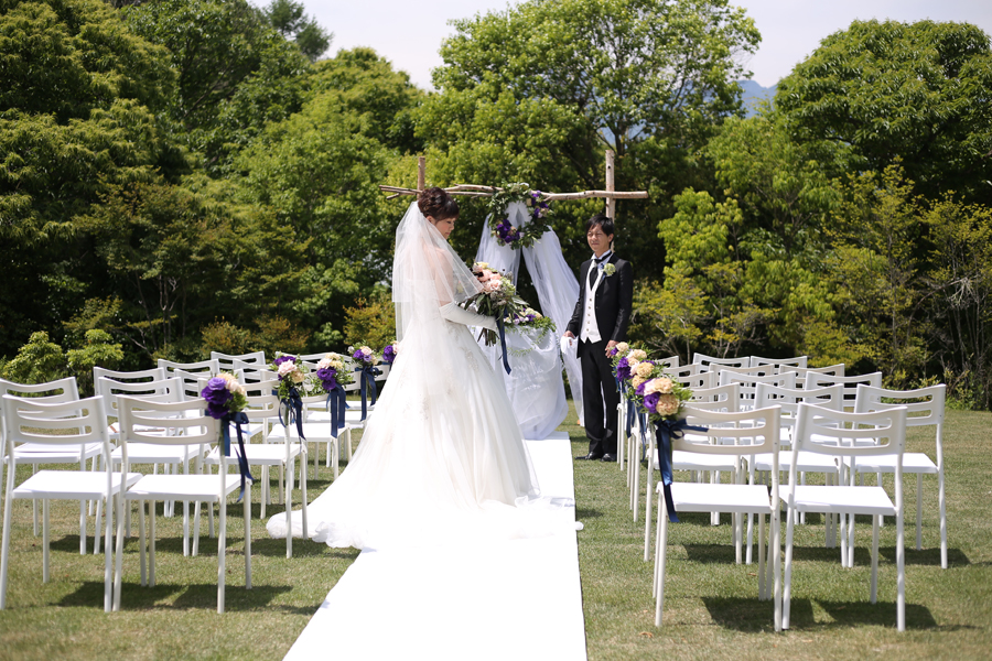 リゾート小淵沢の大自然の中
ここにしかないロケーション挙式
景色も貸切る贅沢なひととき